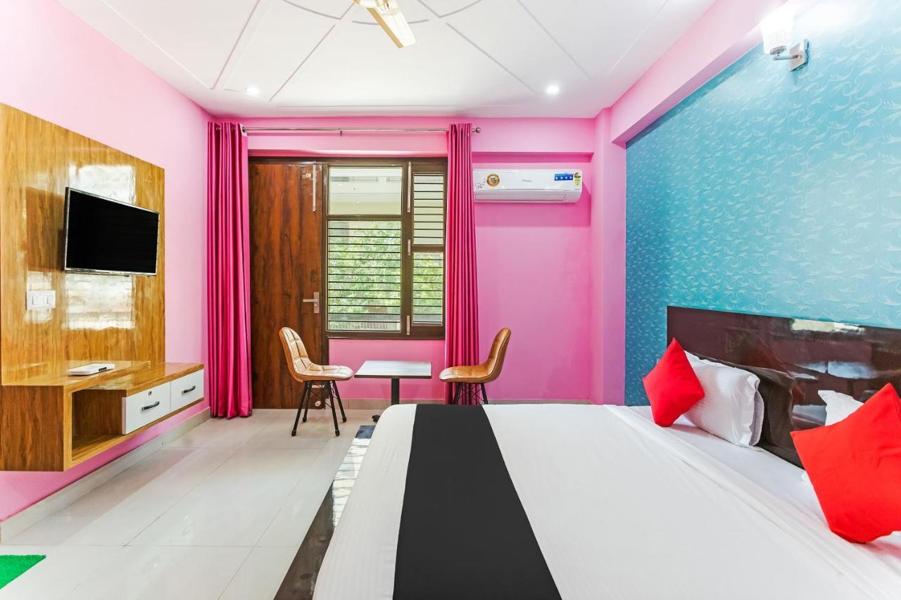 แคปิตัล โอ 62990 หริศ เรซิเดนซี Hotel คูร์เคาน์ ภายนอก รูปภาพ