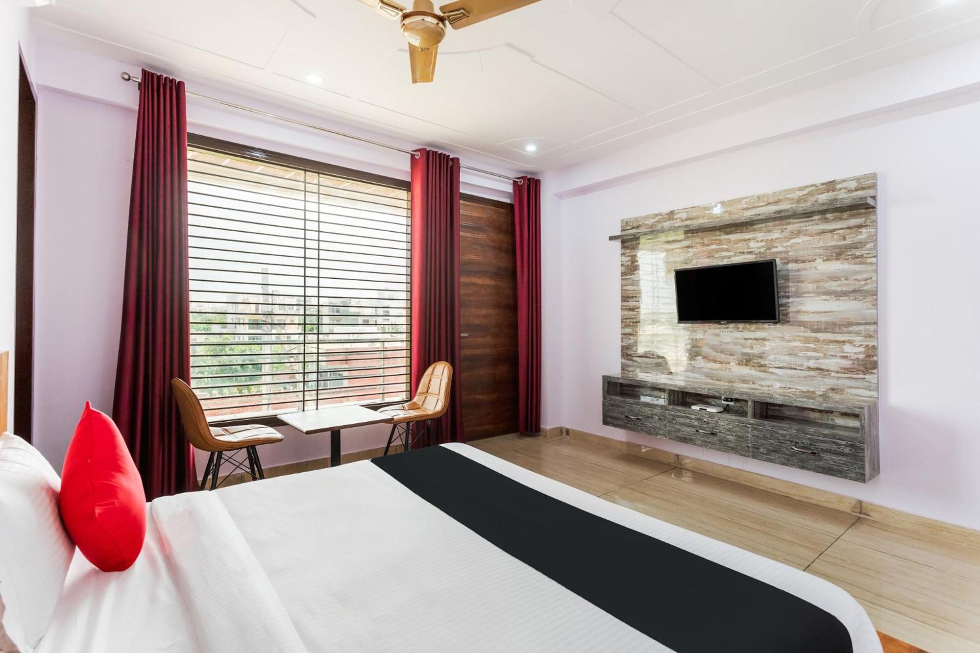 แคปิตัล โอ 62990 หริศ เรซิเดนซี Hotel คูร์เคาน์ ภายนอก รูปภาพ
