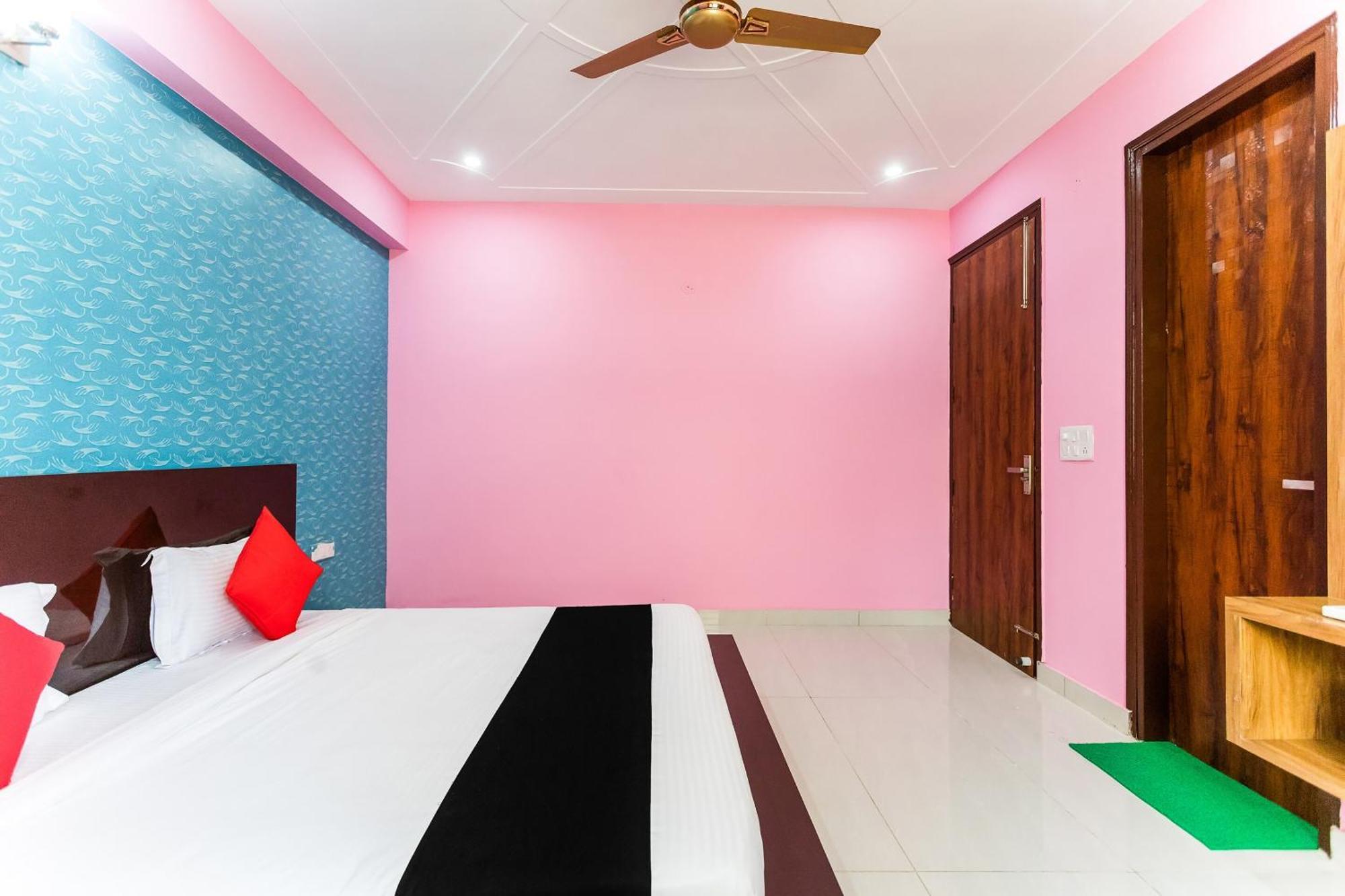 แคปิตัล โอ 62990 หริศ เรซิเดนซี Hotel คูร์เคาน์ ภายนอก รูปภาพ